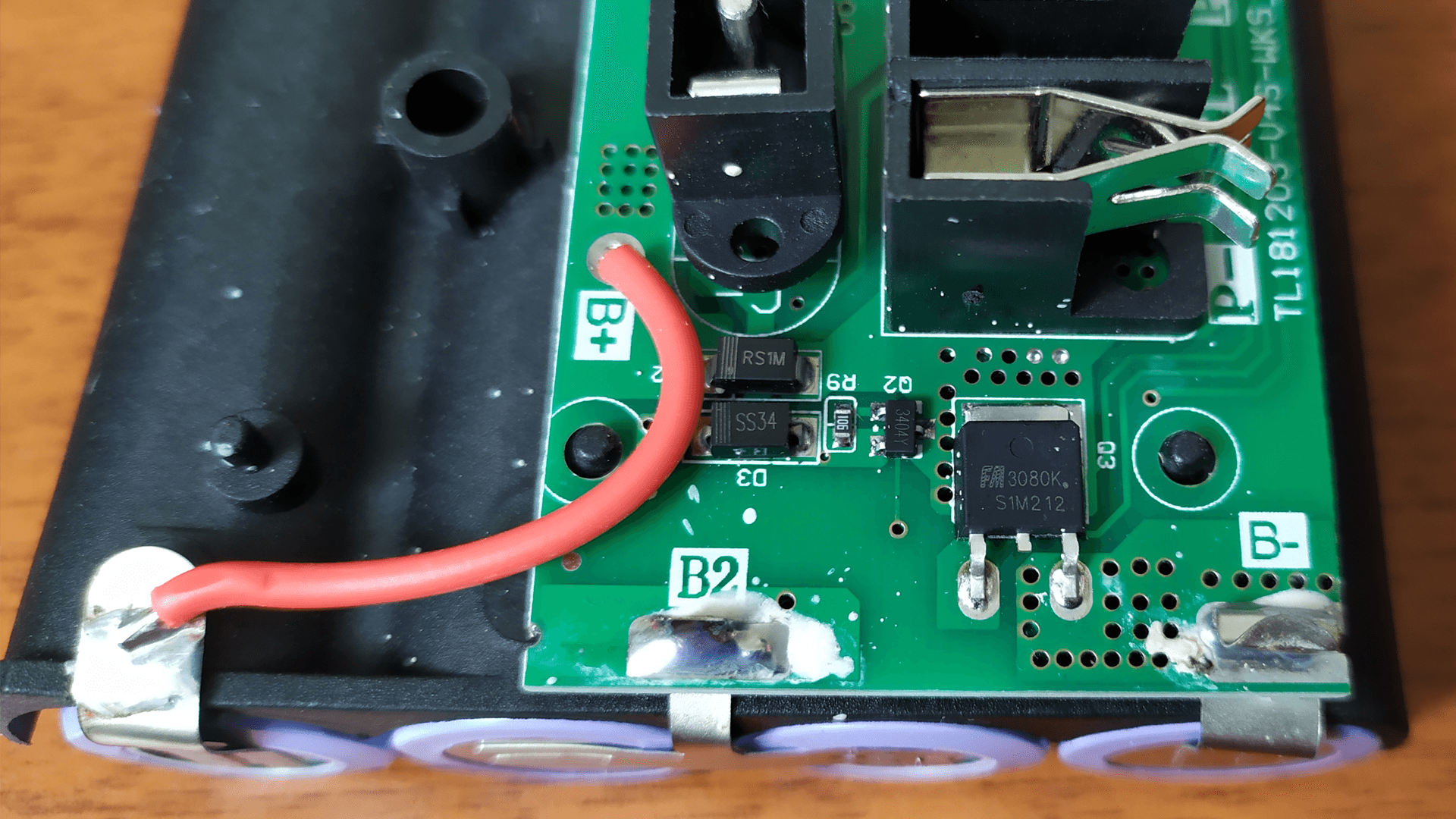 MOSFET-транзистор FM3080K на плате BMS