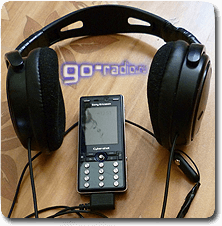 Сотовый телефон Sony Ericsson K810i и наушники