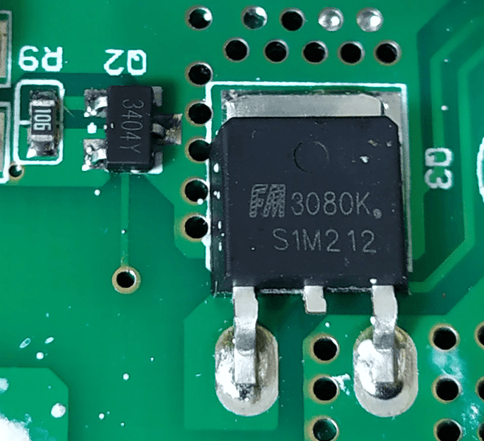 MOSFET-транзисторы заряда и разряда на плате модуля защиты Li-ion.