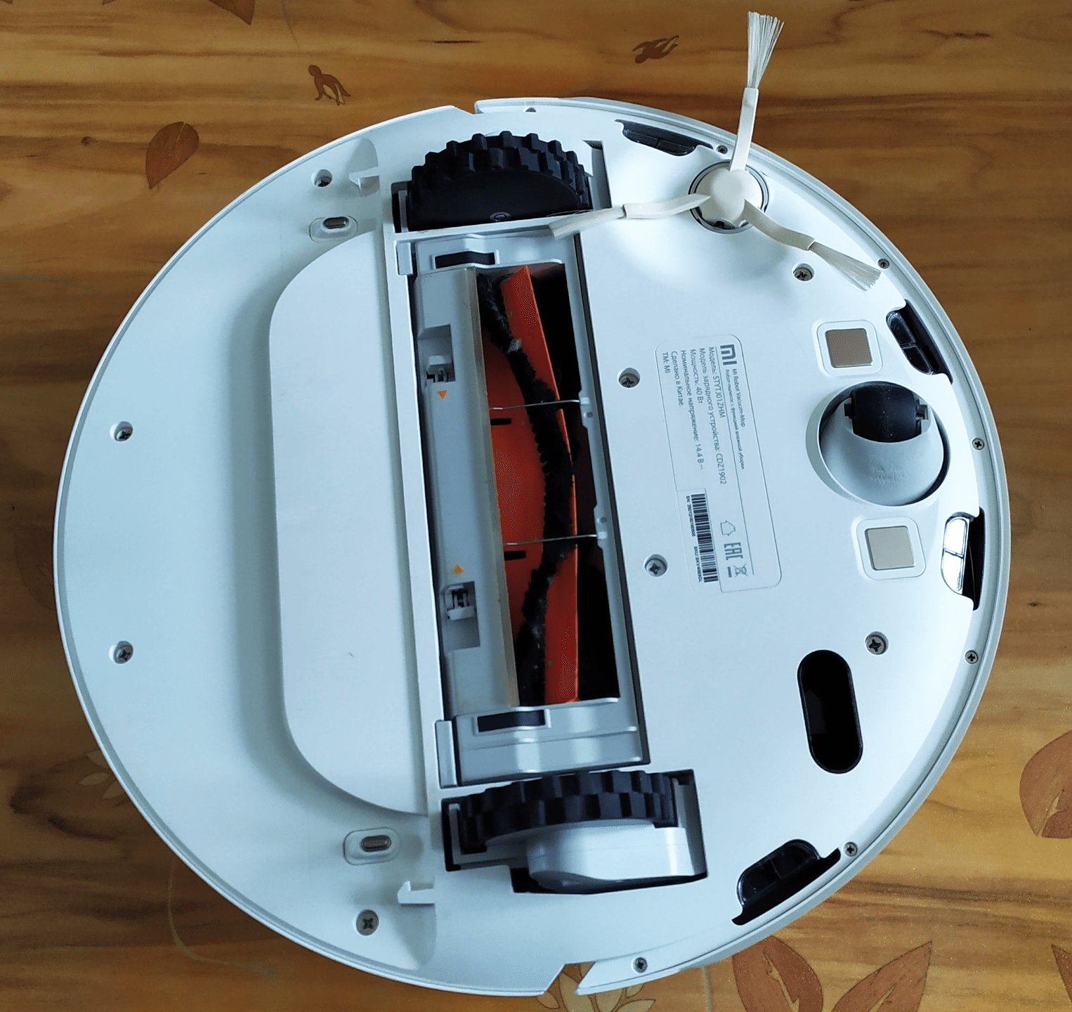 Робот-пылесос Mi Robot Vacuum-Mop. Вид снизу.