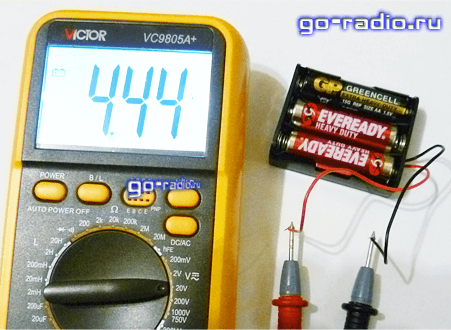 Измерение напряжения составной батареи питания 4,5 V